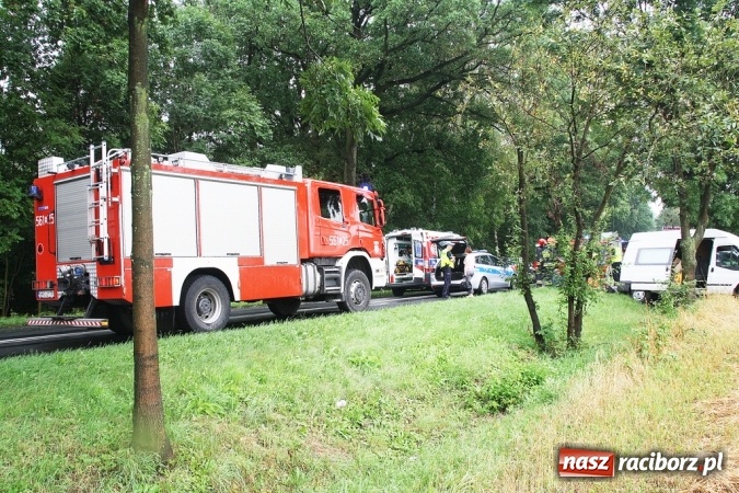 Zdjęcie w galerii na portalu naszraciborz.pl: Wypadek na granicy Raciborza i Kornowaca. Zderzyły się cztery samochody! wiadomości z regionu