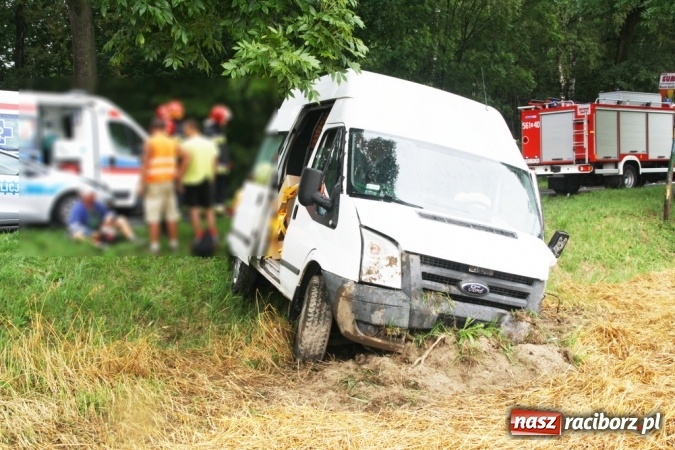 Zdjęcie w galerii na portalu naszraciborz.pl: Wypadek na granicy Raciborza i Kornowaca. Zderzyły się cztery samochody! wiadomości z regionu