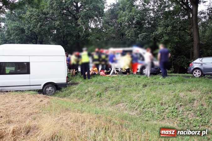 Zdjęcie w galerii na portalu naszraciborz.pl: Wypadek na granicy Raciborza i Kornowaca. Zderzyły się cztery samochody! wiadomości z regionu
