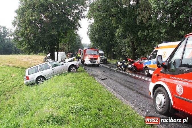 Zdjęcie w galerii na portalu naszraciborz.pl: Wypadek na granicy Raciborza i Kornowaca. Zderzyły się cztery samochody! wiadomości z regionu