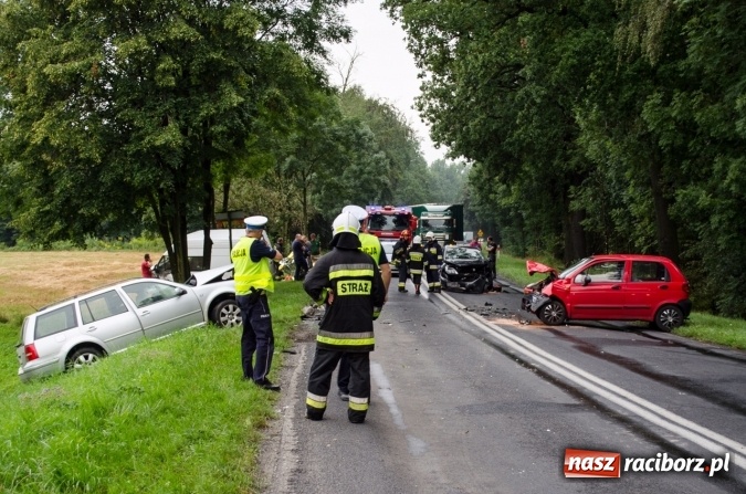 Zdjęcie w galerii na portalu naszraciborz.pl: Wypadek na granicy Raciborza i Kornowaca. Zderzyły się cztery samochody! wiadomości z regionu