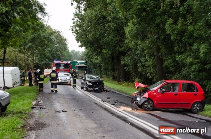Zdjęcie w galerii na portalu naszraciborz.pl: Wypadek na granicy Raciborza i Kornowaca. Zderzyły się cztery samochody! wiadomości z regionu