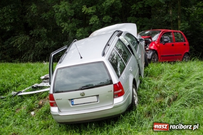 Zdjęcie w galerii na portalu naszraciborz.pl: Wypadek na granicy Raciborza i Kornowaca. Zderzyły się cztery samochody! wiadomości z regionu