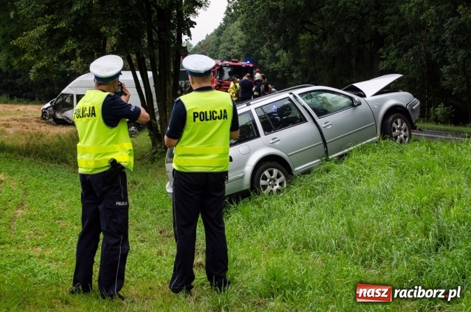 Zdjęcie w galerii na portalu naszraciborz.pl: Wypadek na granicy Raciborza i Kornowaca. Zderzyły się cztery samochody! wiadomości z regionu