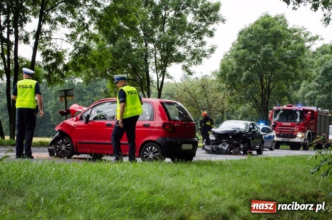 Zdjęcie w galerii na portalu naszraciborz.pl: Wypadek na granicy Raciborza i Kornowaca. Zderzyły się cztery samochody! wiadomości z regionu
