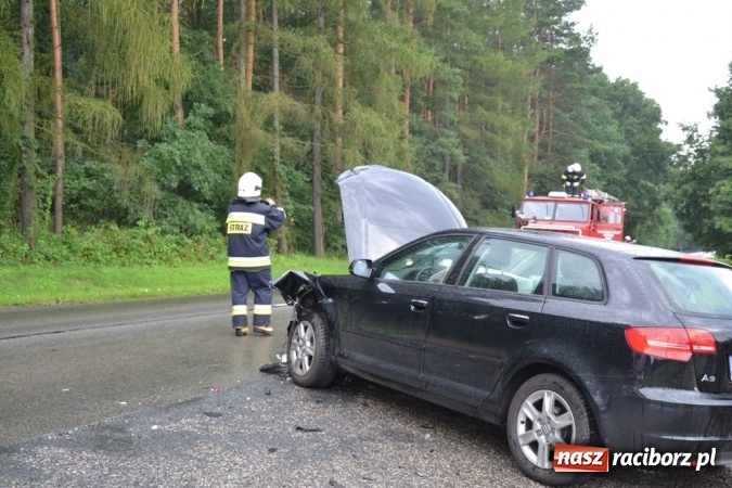 Zdjęcie w galerii na portalu naszraciborz.pl: Audi wyjechało wprost pod ciężar&oacute;wkę! wiadomości z regionu