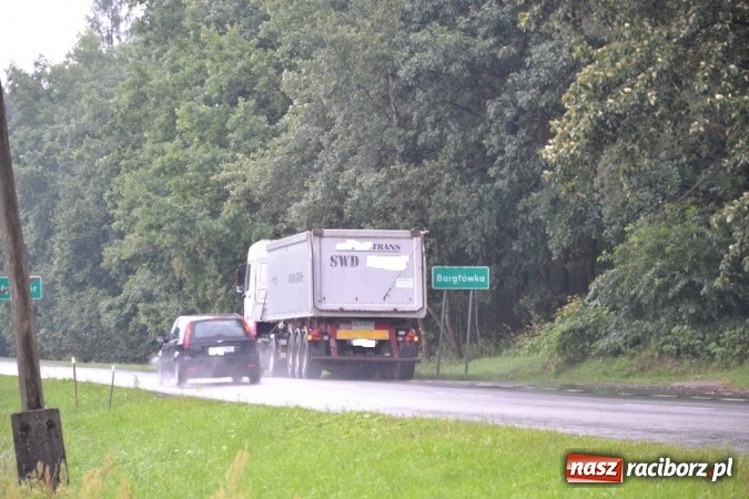 Zdjęcie w galerii na portalu naszraciborz.pl: Audi wyjechało wprost pod ciężar&oacute;wkę! wiadomości z regionu