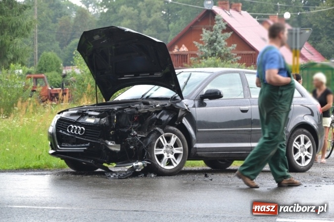 Zdjęcie w galerii na portalu naszraciborz.pl: Audi wyjechało wprost pod ciężar&oacute;wkę! wiadomości z regionu