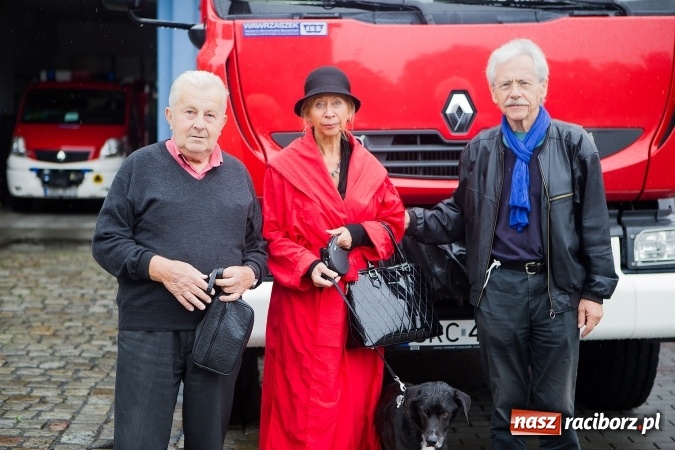 Zdjęcie w galerii na portalu naszraciborz.pl: Potomek ojca śląskich strażak&oacute;w odwiedził wraz z żoną raciborską komendę Państwowej Straży Pożarnej wiadomości z regionu