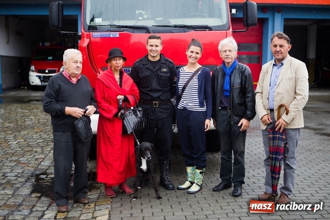 Zdjęcie w galerii na portalu naszraciborz.pl: Potomek ojca śląskich strażak&oacute;w odwiedził wraz z żoną raciborską komendę Państwowej Straży Pożarnej wiadomości z regionu