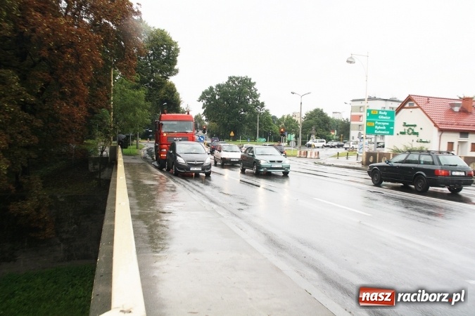 Zdjęcie w galerii na portalu naszraciborz.pl: Doszło do kolizji. TIR zderzył się z osob&oacute;wką wiadomości z regionu
