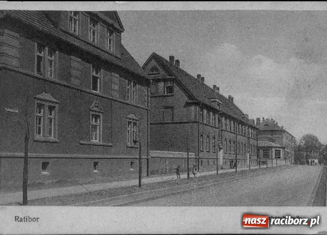 Zdjęcie w galerii na portalu naszraciborz.pl: Raciborski misz-masz z aukcji wiadomości z regionu