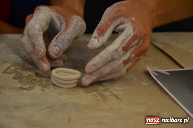 Zdjęcie w galerii na portalu naszraciborz.pl: Letnia Akcja Zamkowe Zuchy 2016 – wytwarzanie ozdób w glinie wiadomości z regionu