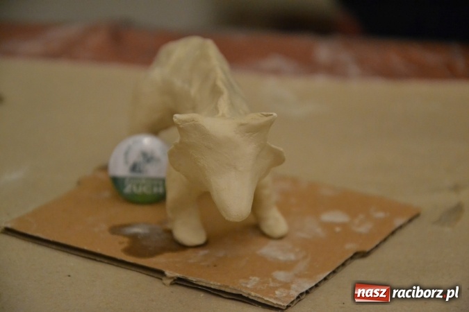 Zdjęcie w galerii na portalu naszraciborz.pl: Letnia Akcja Zamkowe Zuchy 2016 – wytwarzanie ozdób w glinie wiadomości z regionu