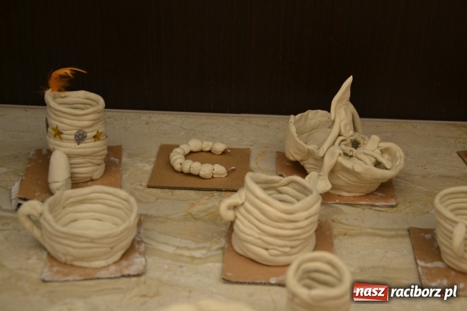Zdjęcie w galerii na portalu naszraciborz.pl: Letnia Akcja Zamkowe Zuchy 2016 – wytwarzanie ozdób w glinie wiadomości z regionu