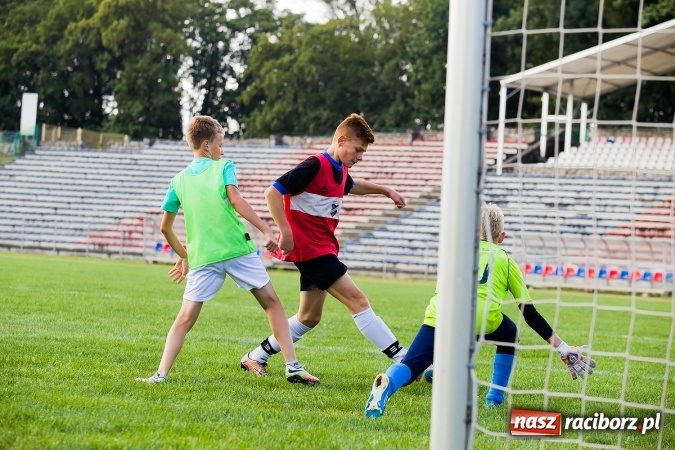 Zdjęcie w galerii na portalu naszraciborz.pl: Piłkarski turniej dzikich drużyn przy Zamkowej wiadomości z regionu