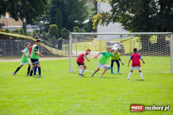Zdjęcie w galerii na portalu naszraciborz.pl: Piłkarski turniej dzikich drużyn przy Zamkowej wiadomości z regionu