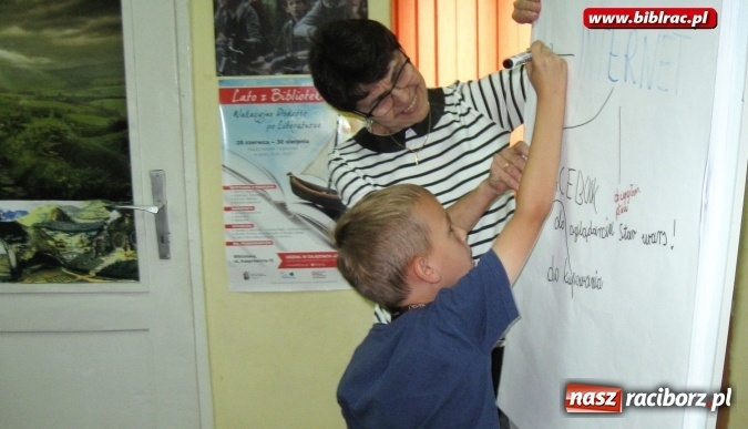 Zdjęcie w galerii na portalu naszraciborz.pl: Plik i Folder w bibliotece - kolejny piknik edukacyjny dla dzieci  wiadomości z regionu