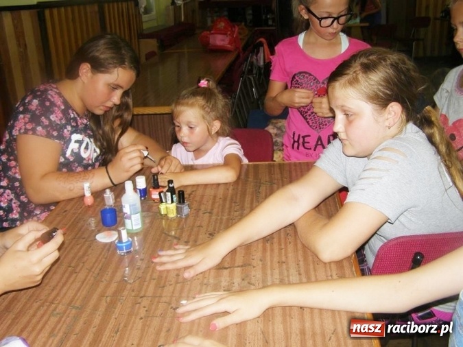 Zdjęcie w galerii na portalu naszraciborz.pl: W Borucinie kreatywnie spędzano czas na biwaku wiadomości z regionu