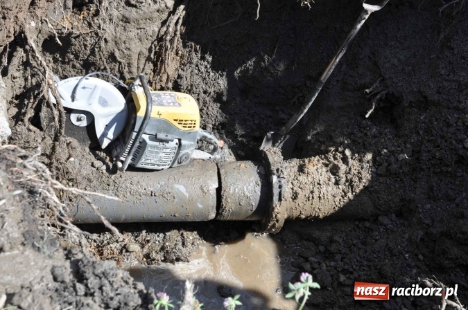 Zdjęcie w galerii na portalu naszraciborz.pl: Awaria na głównej magistrali przesyłowej Raciborza. Aktualny komunikat ZWiK wiadomości z regionu