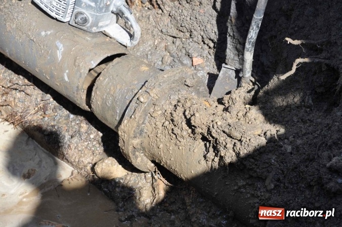 Zdjęcie w galerii na portalu naszraciborz.pl: Awaria na głównej magistrali przesyłowej Raciborza. Aktualny komunikat ZWiK wiadomości z regionu