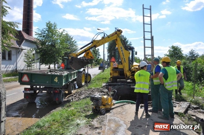 Zdjęcie w galerii na portalu naszraciborz.pl: Awaria na głównej magistrali przesyłowej Raciborza. Aktualny komunikat ZWiK wiadomości z regionu