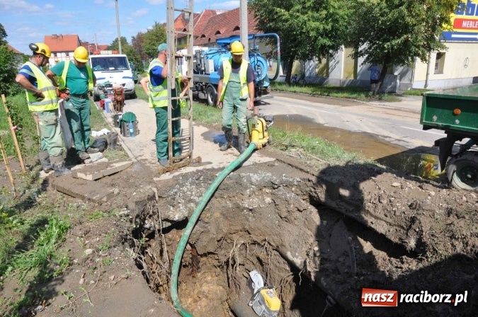 Zdjęcie w galerii na portalu naszraciborz.pl: Awaria na głównej magistrali przesyłowej Raciborza. Aktualny komunikat ZWiK wiadomości z regionu