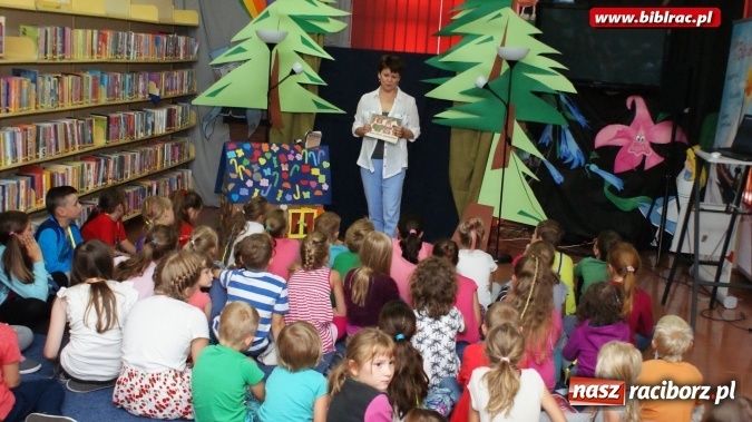 Zdjęcie w galerii na portalu naszraciborz.pl: Jaś, Małgosia i groźna czarownica w raciborskiej bibliotece! wiadomości z regionu