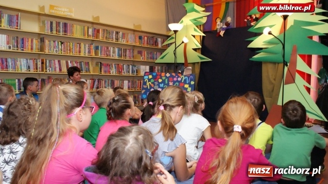 Zdjęcie w galerii na portalu naszraciborz.pl: Jaś, Małgosia i groźna czarownica w raciborskiej bibliotece! wiadomości z regionu
