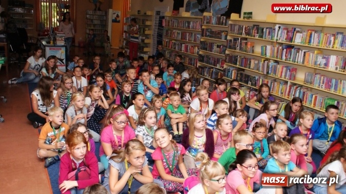 Zdjęcie w galerii na portalu naszraciborz.pl: Jaś, Małgosia i groźna czarownica w raciborskiej bibliotece! wiadomości z regionu