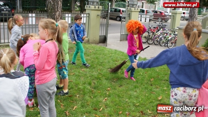 Zdjęcie w galerii na portalu naszraciborz.pl: Jaś, Małgosia i groźna czarownica w raciborskiej bibliotece! wiadomości z regionu