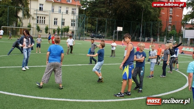 Zdjęcie w galerii na portalu naszraciborz.pl: Jaś, Małgosia i groźna czarownica w raciborskiej bibliotece! wiadomości z regionu