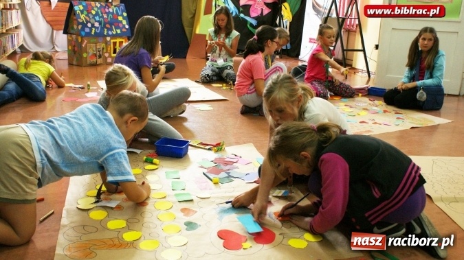 Zdjęcie w galerii na portalu naszraciborz.pl: Jaś, Małgosia i groźna czarownica w raciborskiej bibliotece! wiadomości z regionu