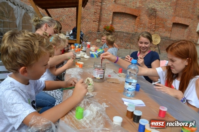 Zdjęcie w galerii na portalu naszraciborz.pl: Warsztatów historyczno-rekonstrukcyjnych ciąg dalszy, czyli Letnia Akcja Zamkowe Zuchy 2016  wiadomości z regionu