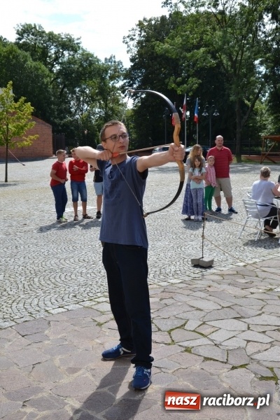 Zdjęcie w galerii na portalu naszraciborz.pl: Warsztatów historyczno-rekonstrukcyjnych ciąg dalszy, czyli Letnia Akcja Zamkowe Zuchy 2016  wiadomości z regionu