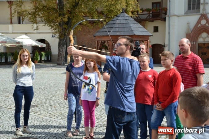Zdjęcie w galerii na portalu naszraciborz.pl: Warsztatów historyczno-rekonstrukcyjnych ciąg dalszy, czyli Letnia Akcja Zamkowe Zuchy 2016  wiadomości z regionu