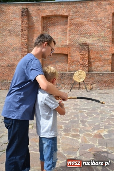 Zdjęcie w galerii na portalu naszraciborz.pl: Warsztatów historyczno-rekonstrukcyjnych ciąg dalszy, czyli Letnia Akcja Zamkowe Zuchy 2016  wiadomości z regionu