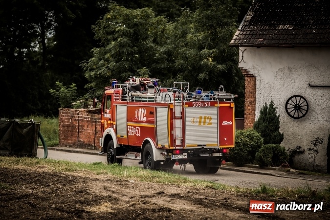 Zdjęcie w galerii na portalu naszraciborz.pl: Pokaz strażacki na rozpoczęcie obchod&oacute;w 90-lecia KS Pietraszyn wiadomości z regionu