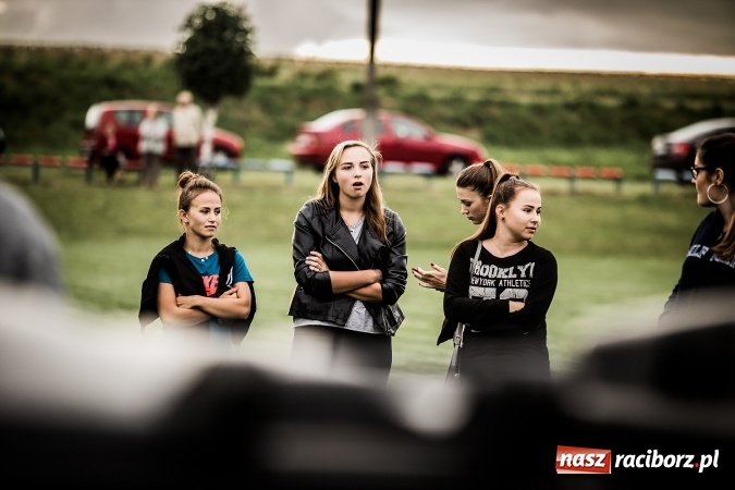 Zdjęcie w galerii na portalu naszraciborz.pl: Pokaz strażacki na rozpoczęcie obchod&oacute;w 90-lecia KS Pietraszyn wiadomości z regionu