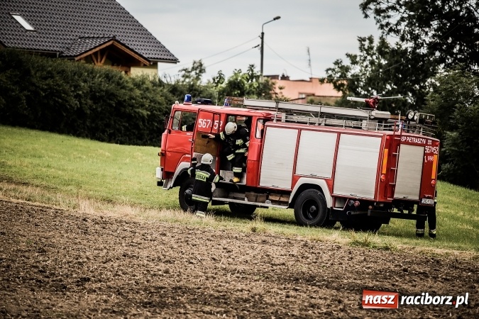 Zdjęcie w galerii na portalu naszraciborz.pl: Pokaz strażacki na rozpoczęcie obchod&oacute;w 90-lecia KS Pietraszyn wiadomości z regionu