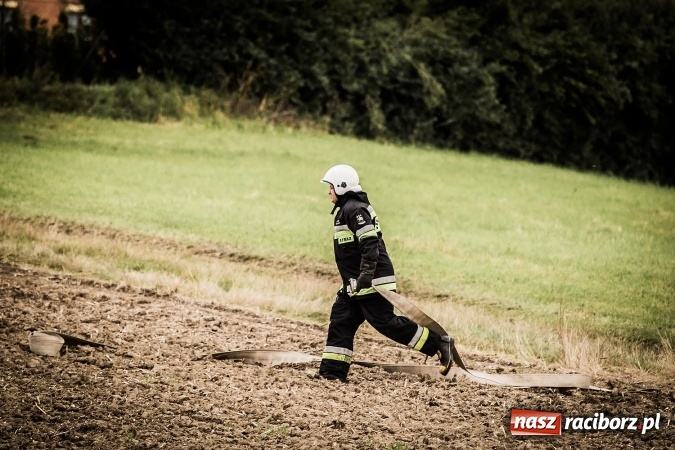 Zdjęcie w galerii na portalu naszraciborz.pl: Pokaz strażacki na rozpoczęcie obchod&oacute;w 90-lecia KS Pietraszyn wiadomości z regionu