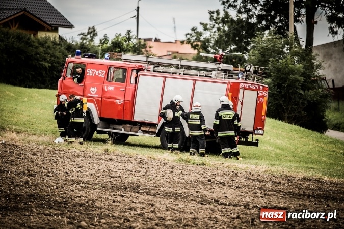 Zdjęcie w galerii na portalu naszraciborz.pl: Pokaz strażacki na rozpoczęcie obchod&oacute;w 90-lecia KS Pietraszyn wiadomości z regionu