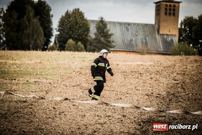Zdjęcie w galerii na portalu naszraciborz.pl: Pokaz strażacki na rozpoczęcie obchod&oacute;w 90-lecia KS Pietraszyn wiadomości z regionu