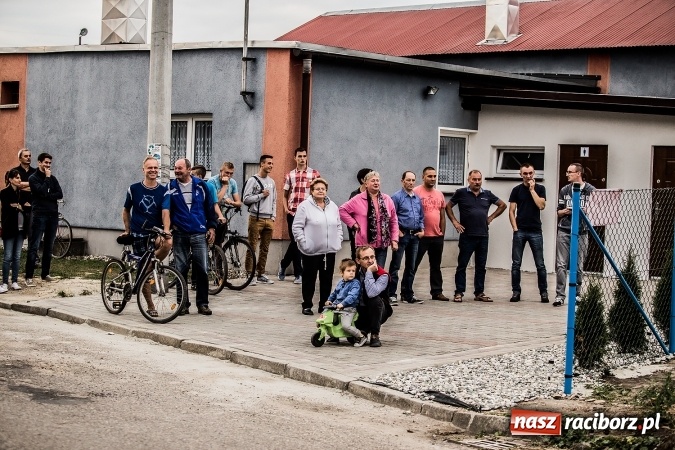 Zdjęcie w galerii na portalu naszraciborz.pl: Pokaz strażacki na rozpoczęcie obchod&oacute;w 90-lecia KS Pietraszyn wiadomości z regionu