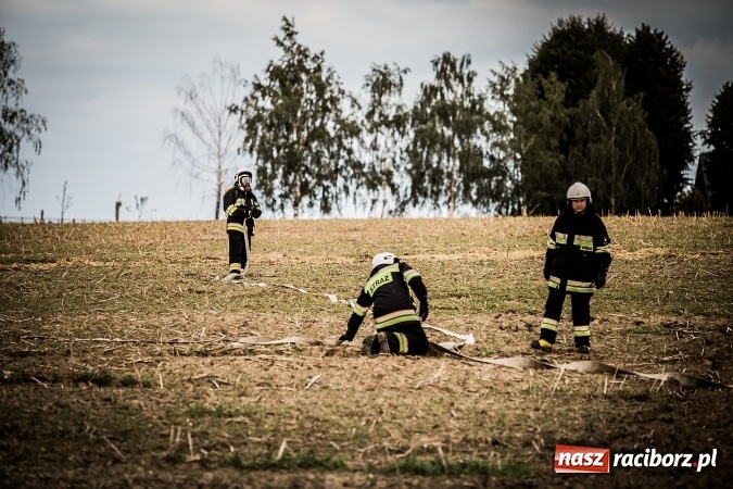 Zdjęcie w galerii na portalu naszraciborz.pl: Pokaz strażacki na rozpoczęcie obchod&oacute;w 90-lecia KS Pietraszyn wiadomości z regionu