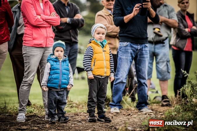 Zdjęcie w galerii na portalu naszraciborz.pl: Pokaz strażacki na rozpoczęcie obchod&oacute;w 90-lecia KS Pietraszyn wiadomości z regionu
