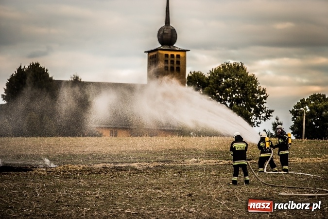 Zdjęcie w galerii na portalu naszraciborz.pl: Pokaz strażacki na rozpoczęcie obchod&oacute;w 90-lecia KS Pietraszyn wiadomości z regionu