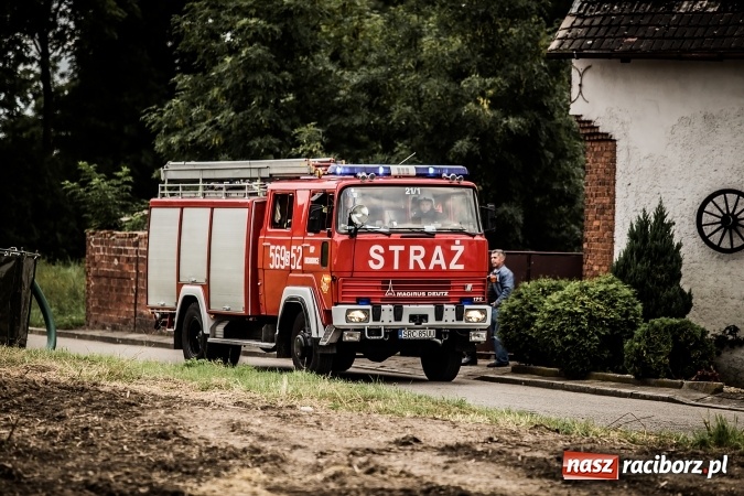 Zdjęcie w galerii na portalu naszraciborz.pl: Pokaz strażacki na rozpoczęcie obchod&oacute;w 90-lecia KS Pietraszyn wiadomości z regionu