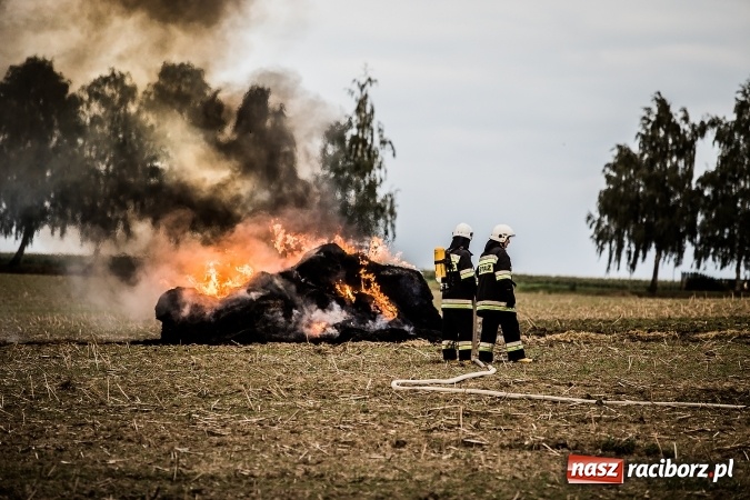 Zdjęcie w galerii na portalu naszraciborz.pl: Pokaz strażacki na rozpoczęcie obchod&oacute;w 90-lecia KS Pietraszyn wiadomości z regionu