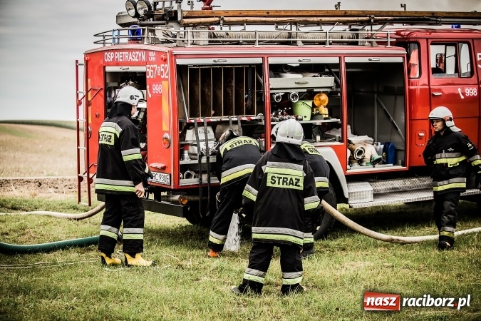 Zdjęcie w galerii na portalu naszraciborz.pl: Pokaz strażacki na rozpoczęcie obchod&oacute;w 90-lecia KS Pietraszyn wiadomości z regionu